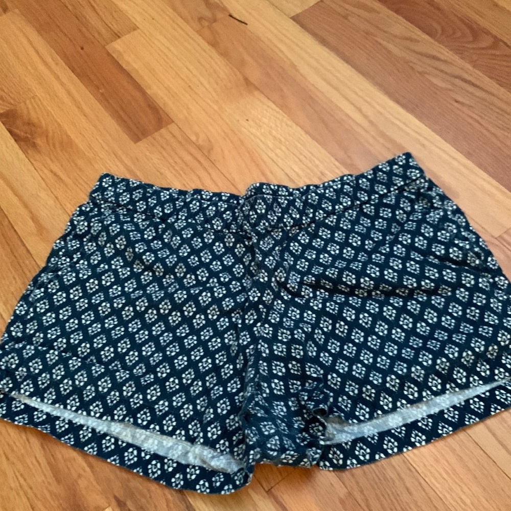 Kut from the Kloth pull on shorts. Size 8